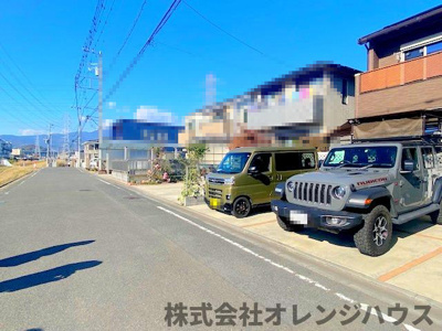 【前面道路含む現地写真】 | 伊勢原市下糟屋　中古戸建 | 前面道路は交通量が少なく、穏やかな街並みです。元気なお子様がいらっしゃるご家族にこそ、知っていただきたい物件です。