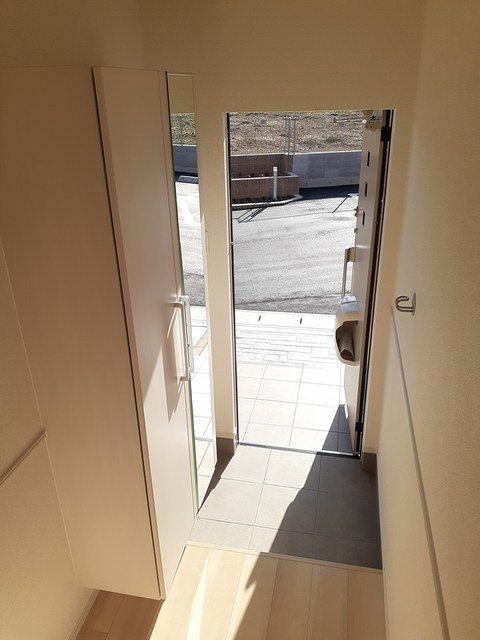 ハピネスAの玄関