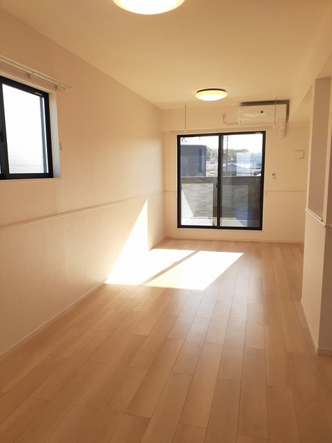 ハピネスAの居間・リビング