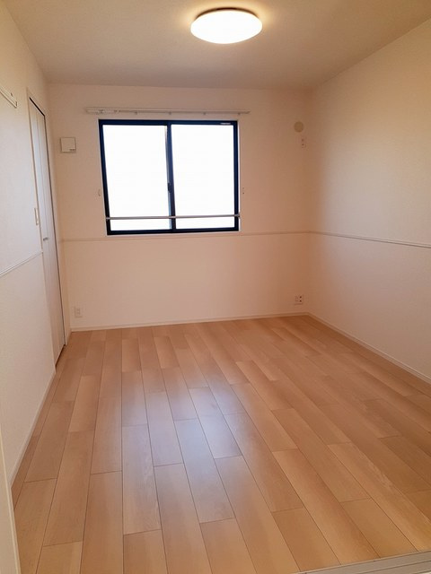 ハピネスAの洋室