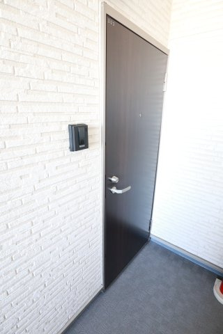 ジーメゾン昭島の玄関