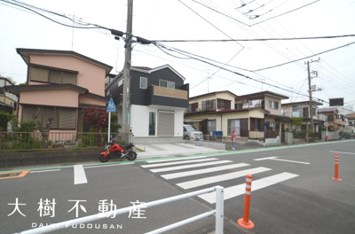 【前面道路含む現地写真】 | 海老名市上郷3丁目　新築戸建て　全1棟　【仲介手数料無料】