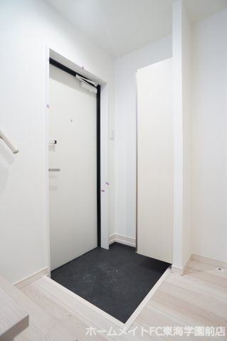 熊本市東区京塚本町のアパートの玄関