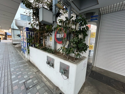 【庭】 | グローリア初穂相模原 | 物件によっては、入居者が個人的に使用できる専用庭がついているものもあります。また、住宅の中にある土間の部分を庭と呼ぶこともあります。庭の用途は住む人によって変わり、それによってデザインもさまざまです。