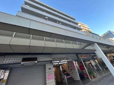 【設備】 | グローリア初穂相模原 | 共有部分は、住民なら誰もが使える設備のこと。例えば駐車場やエレベーター、インターネット設備、セキュリティ設備などがあります。他にも、マンションの廊下・外部階段やエントランス・ゴミ置き場などがあります。