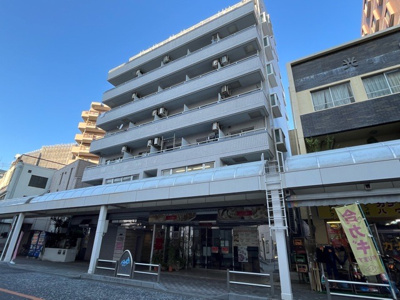 【外観】 | グローリア初穂相模原 | 隣家の土地はどうなっているのか、生活利便施設が近くにあるのか、学校まで近いかなど、お客様のライフスタイルにあわせたイメージが重要です。また、近くにあると困る施設が近くにないかも確認するといいでしょう。