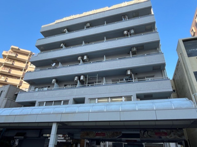 【バルコニー】 | グローリア初穂相模原 | 一般的なバルコニーは、奥行1.5ｍ程ですが、ワイルドバルコニーは2ｍまで広がっています。そのため洗濯物の間隔をあけ干すことができ、乾きやすいというメリットや、ガーデニングが楽しめる等の特徴があります。