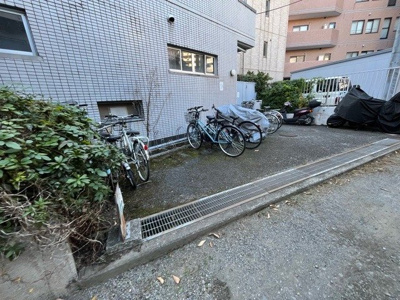 【駐輪場】 | グローリア初穂相模原 | マンションの駐輪場は、事前に空きがあるか確認を取ると安心です。せっかく入居したのに駐輪スペースがない！なんてことになったら大変ですよね。そこで、内見時や購入前にはまず事前に確認しておくと良いでしょう。