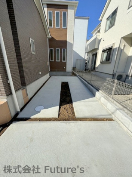 三郷市戸ケ崎1丁目　新築戸建　全2棟　2号棟の駐車場|建物北東側にあるカースペースになります。