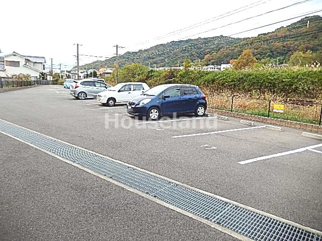 シャングリラⅠの駐車場