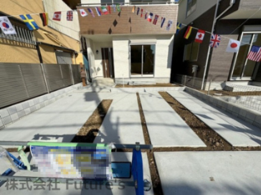 三郷市戸ケ崎1丁目　新築戸建　全2棟　1号棟の駐車場|カースペースは並列で2台分確保されています◎