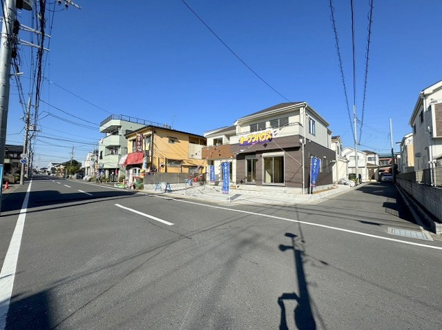 三郷市戸ケ崎1丁目　新築戸建　全2棟　1号棟の前面道路含む現地写真|前面道路含む現地写真になります。