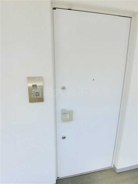 CREVISTAクレヴィスタ大森西の玄関