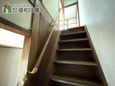 【その他】 | 神戸市垂水区五色山４丁目　中古テラスハウス | １階から２階の階段には手すりを設置しました