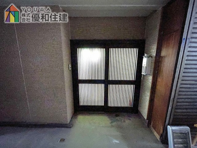 【玄関】 | 神戸市垂水区五色山４丁目　中古テラスハウス | 外から見た玄関ドアです！
新品に交換しました