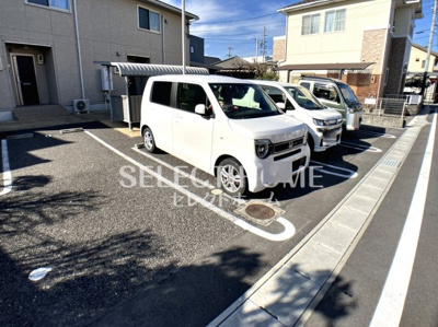 【駐車場】 | ファミーユ　ルポ | 車をお持ちの方に嬉しい駐車場付きの物件です