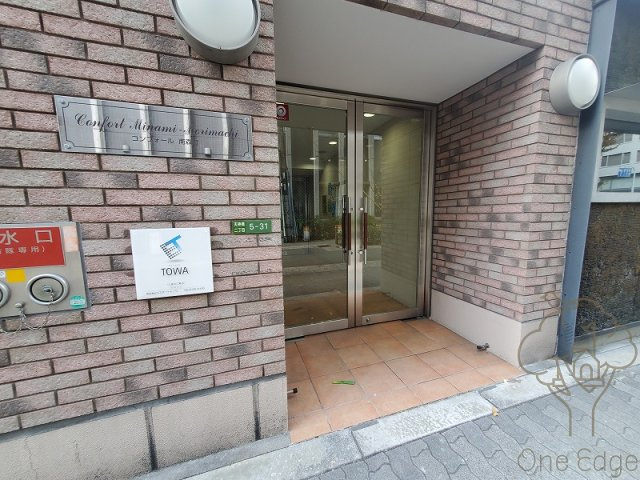 コンフォール南森町のエントランス