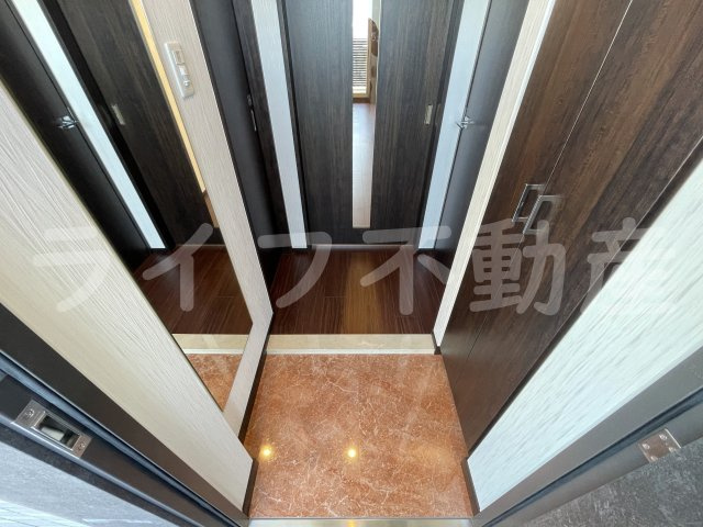 プレジオ荒本新町の玄関|収納もある玄関です