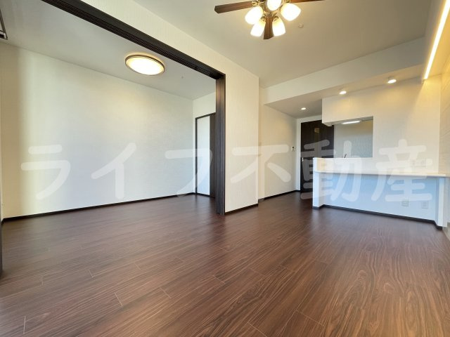 プレジオ荒本新町の居間・リビング|ゆったりとした居間です