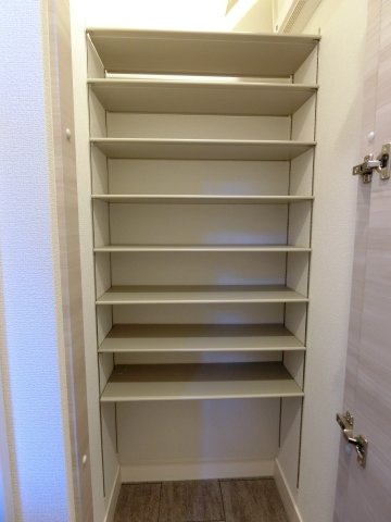 グランプレミア新開の収納