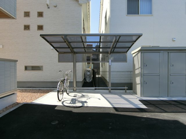 グランプレミア新開の駐車場