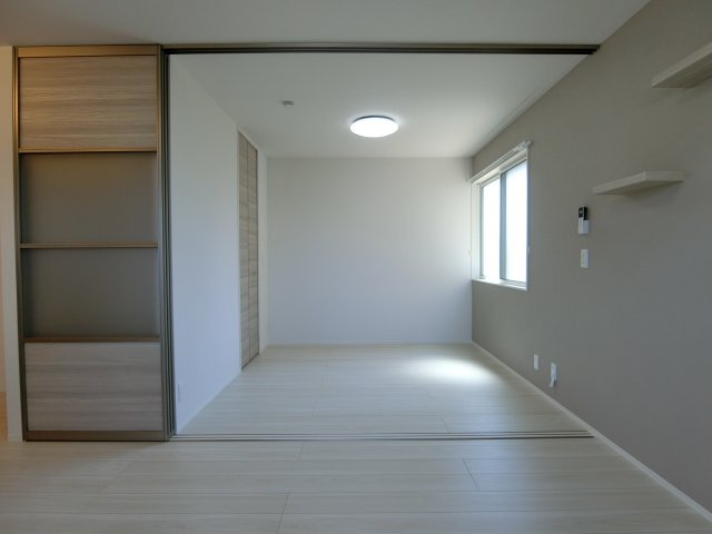 グランプレミア新開の洋室