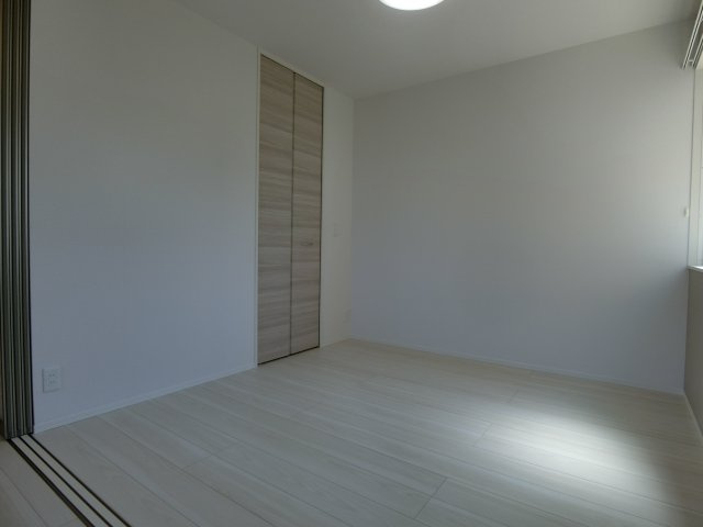 グランプレミア新開の洋室