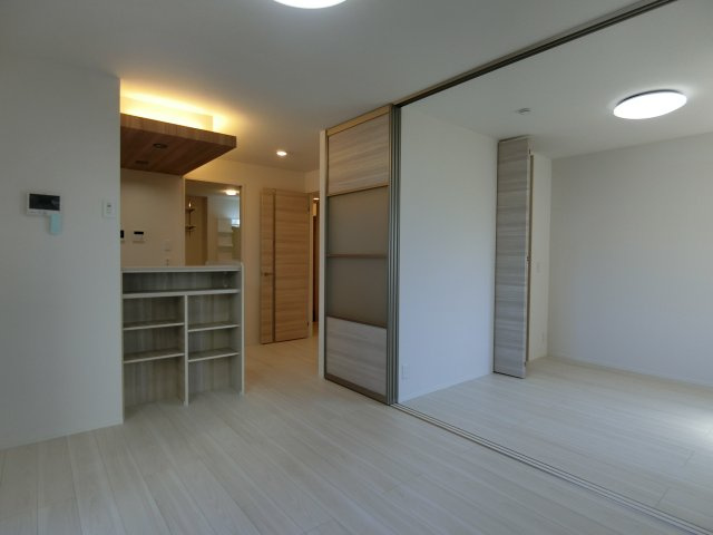 グランプレミア新開の居間・リビング