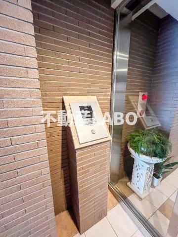 ルーエ桜川のエントランス