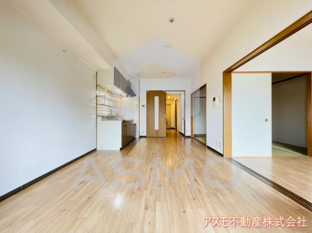 【居間・リビング】 | クロスロード | ※同物件　別間取り　参考写真
