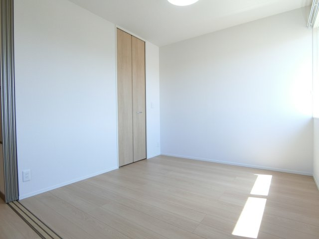 グランプレミア新開の洋室