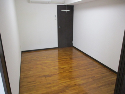 【洋室】 | ブリランテ | 写真は別のお部屋になります。