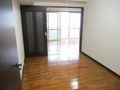 【洋室】 | ブリランテ | 写真は別のお部屋になります。