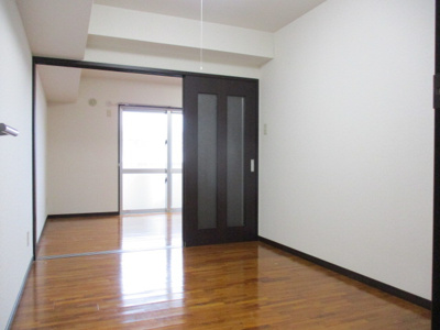 【洋室】 | ブリランテ | 写真は別のお部屋になります。