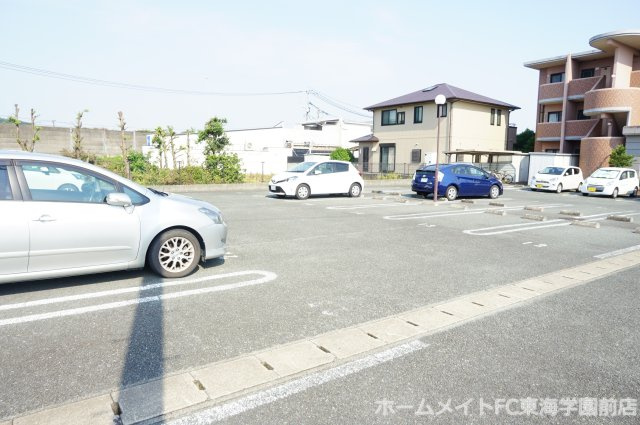 熊本市東区長嶺東８丁目の賃貸マンションの駐車場