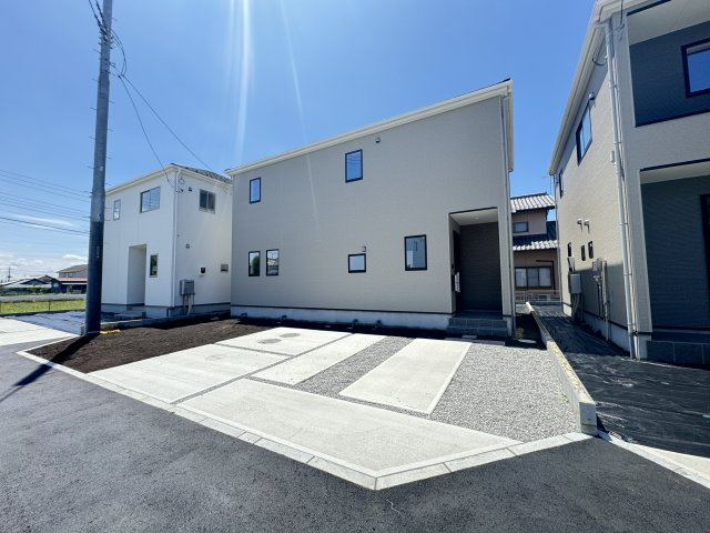 新築　高崎市新保田中町1期　4号棟の駐車場|現地写真　駐車スペースは並列2台分可能です！
