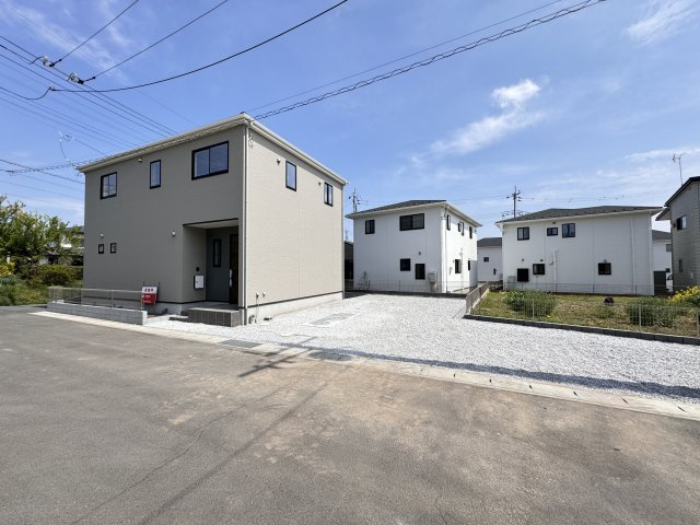 新築　高崎市足門町5期　1号棟の駐車場|現地写真　駐車スペースは並列2台分可能です！
