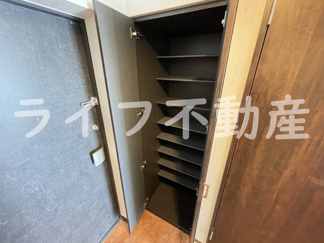 プレジオ荒本新町の収納|こまごまとしたものを収納できそうですね