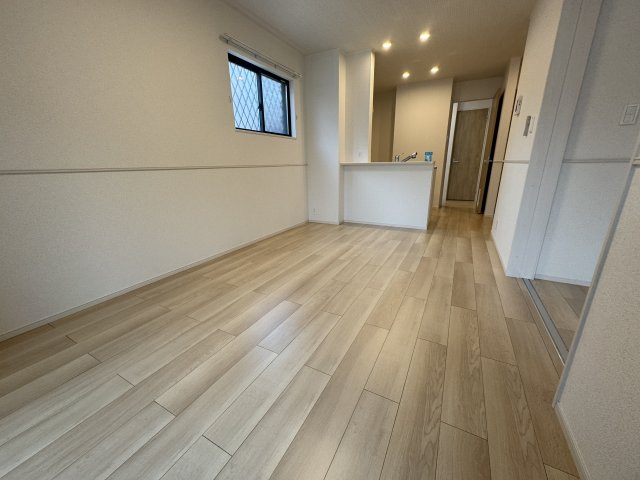 フラワーヨコスカの居間・リビング