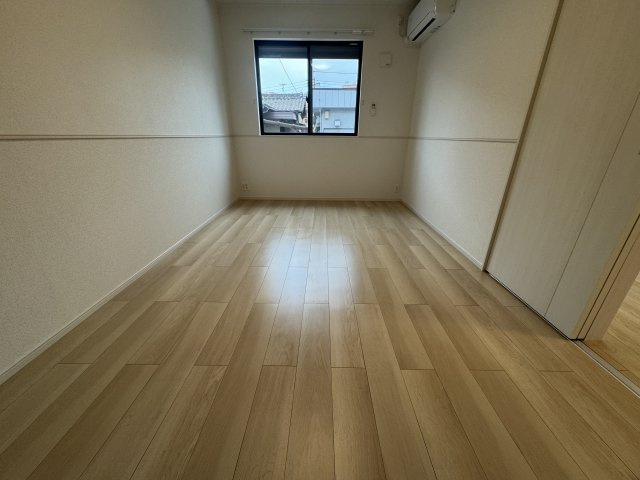 フラワーヨコスカの洋室