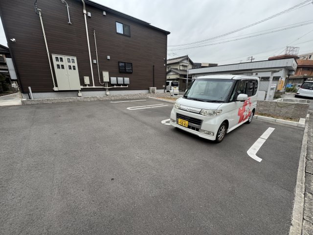 フラワーヨコスカの駐車場