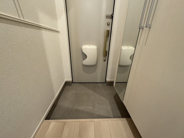 フラワーヨコスカの玄関