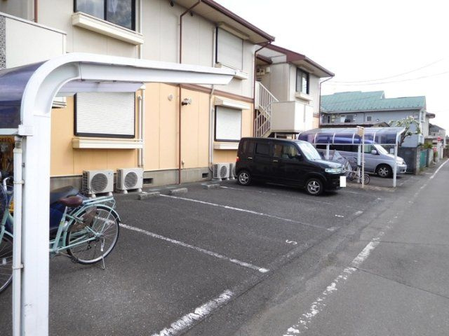 ドミール並木の駐車場