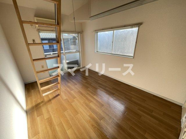 プレジールの居間・リビング