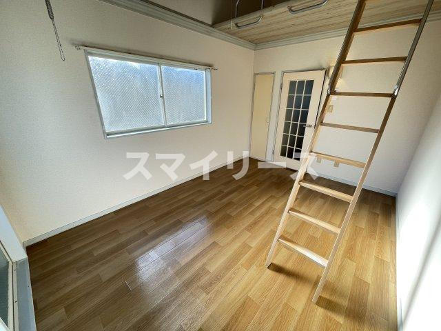 プレジールの居間・リビング