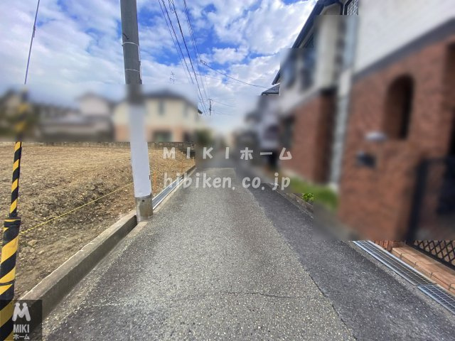 箕面市桜３丁目　土地の前面道路含む現地写真