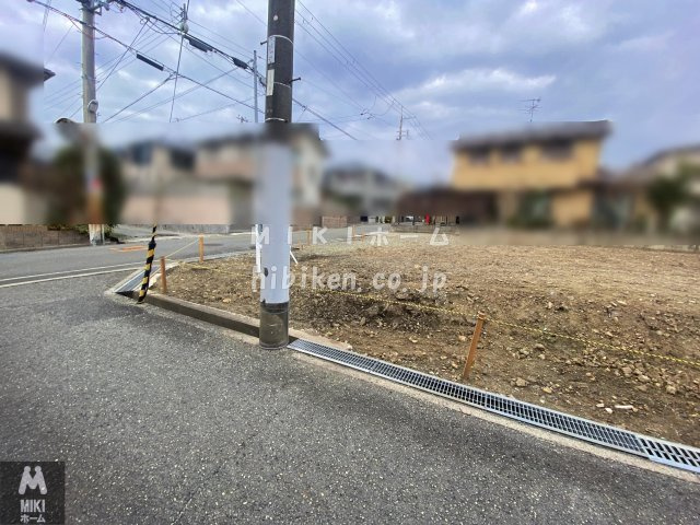 箕面市桜３丁目　土地の前面道路含む現地写真