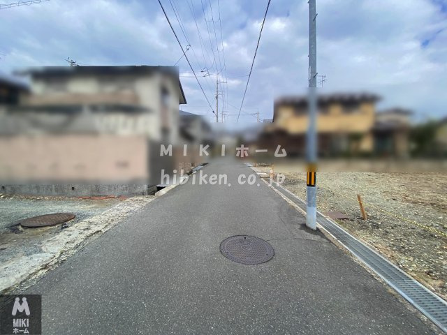 箕面市桜３丁目　土地の前面道路含む現地写真