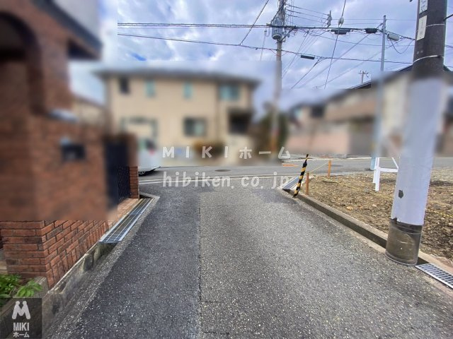 箕面市桜３丁目　土地の前面道路含む現地写真