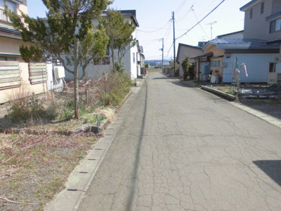 【前面道路含む現地写真】 | 北秋田市綴子字前野・中古住宅